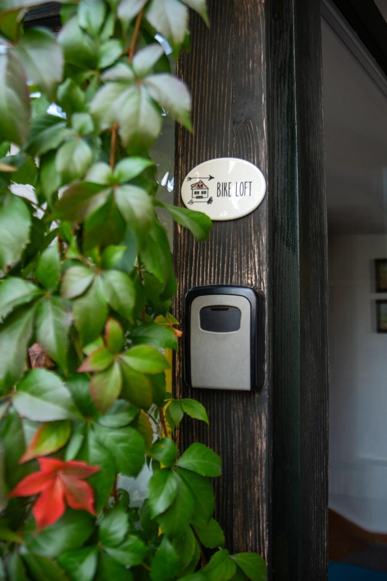 Bike House - 250-year-old Restored House In A Quiet Area Apartment *