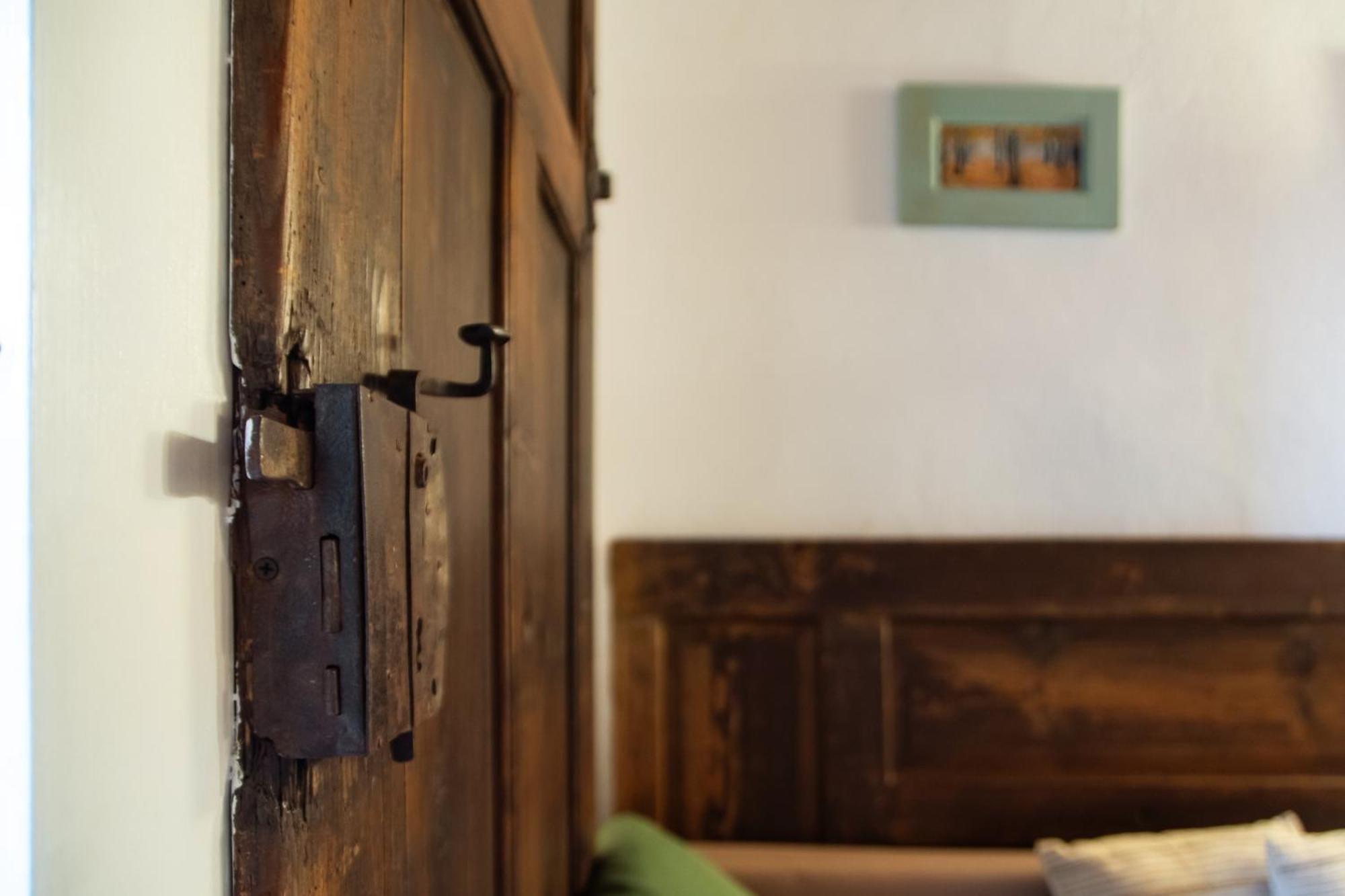 Bike House - 250-year-old Restored House In A Quiet Area Brasov