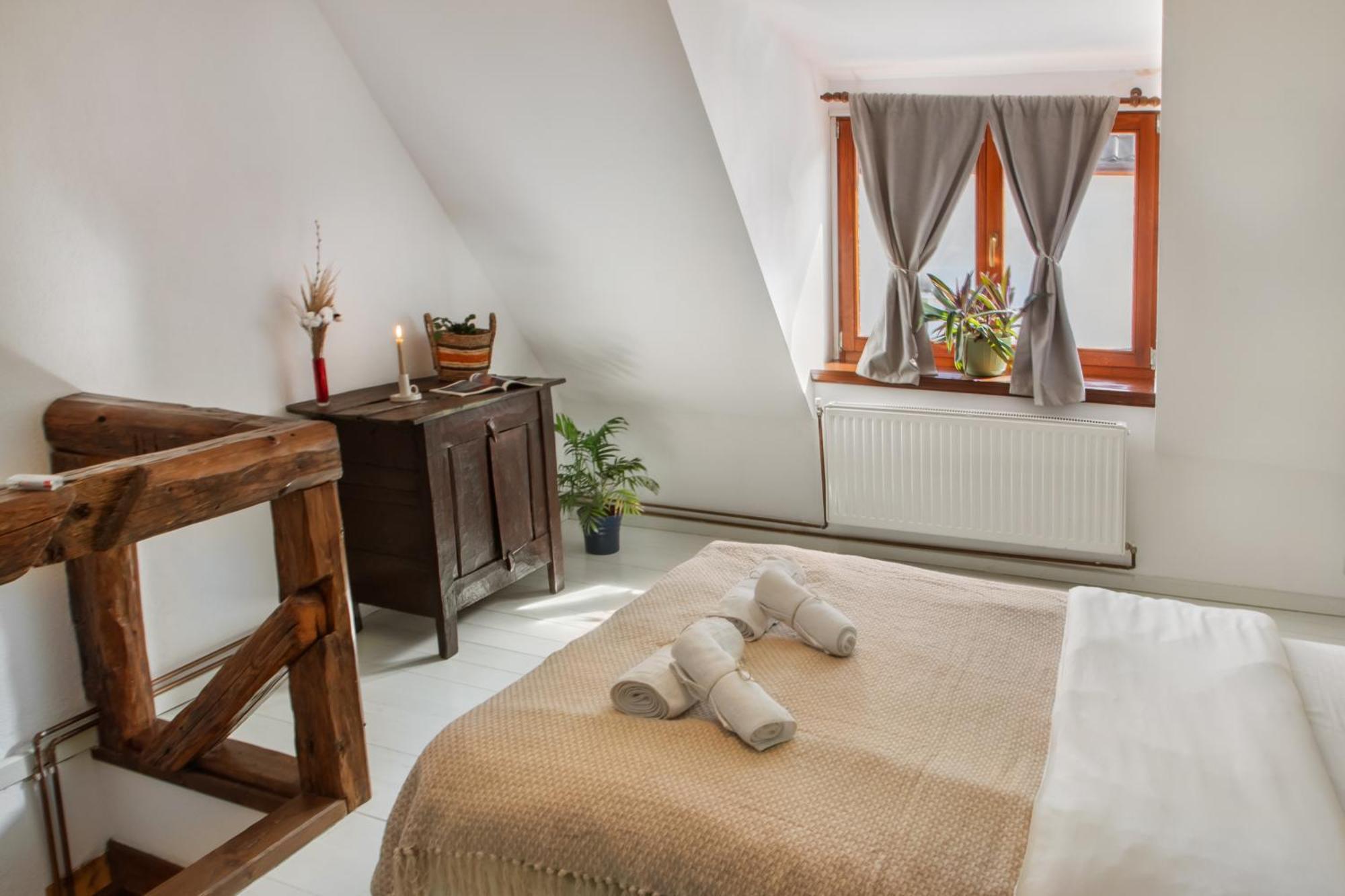 Apartment Bike House - 250-year-old Restored House In A Quiet Area Brasov