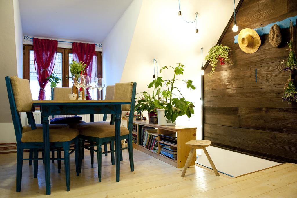 Bike House - 250-year-old Restored House In A Quiet Area Apartment