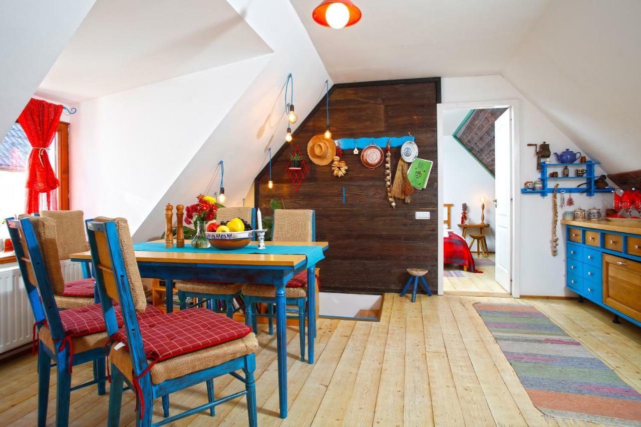 Bike House - 250-year-old Restored House In A Quiet Area Apartment Brasov