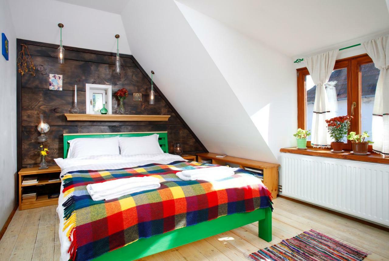 Bike House - 250-year-old Restored House In A Quiet Area Apartment Brasov